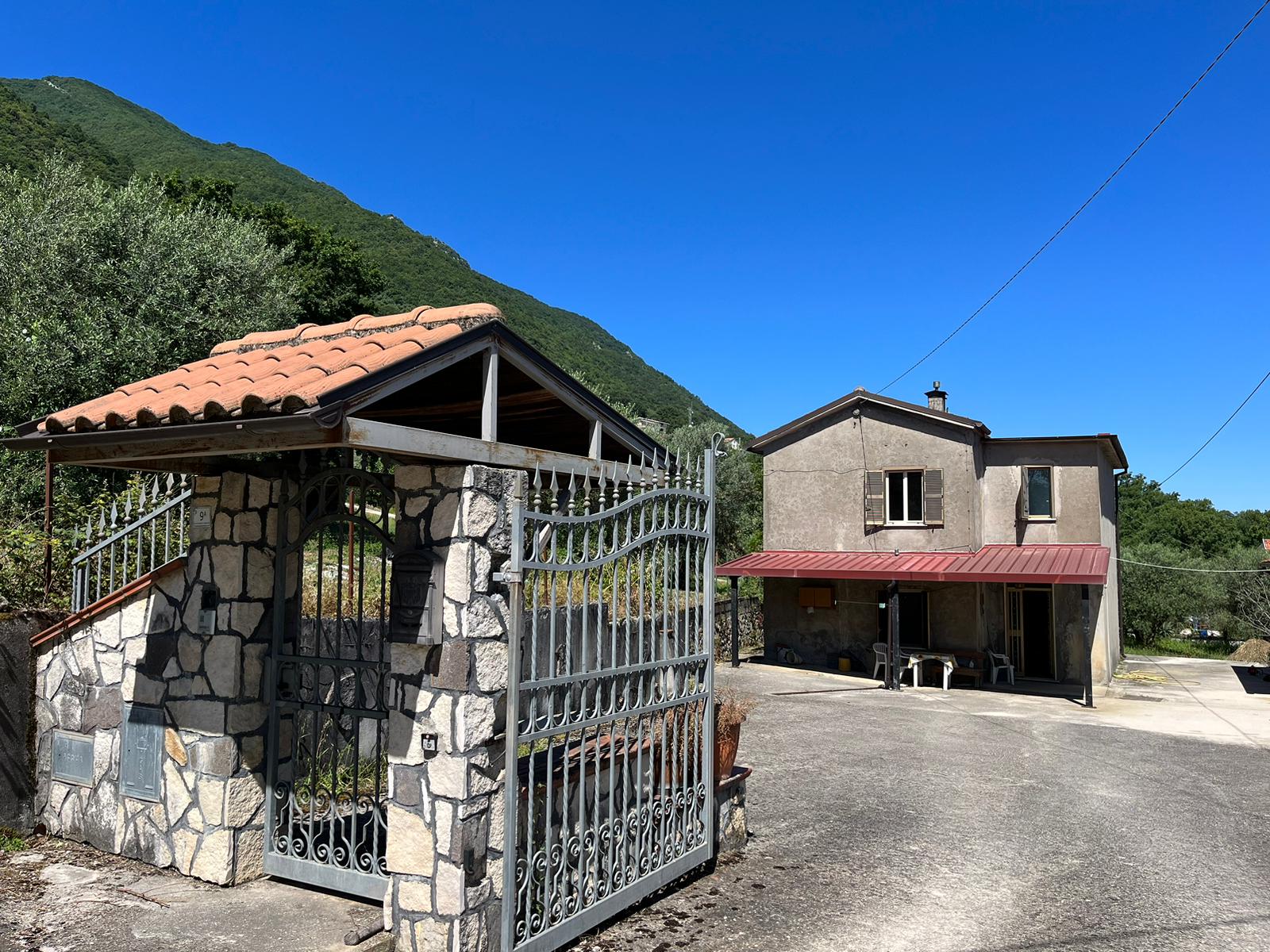 Casa indipendente con terreno