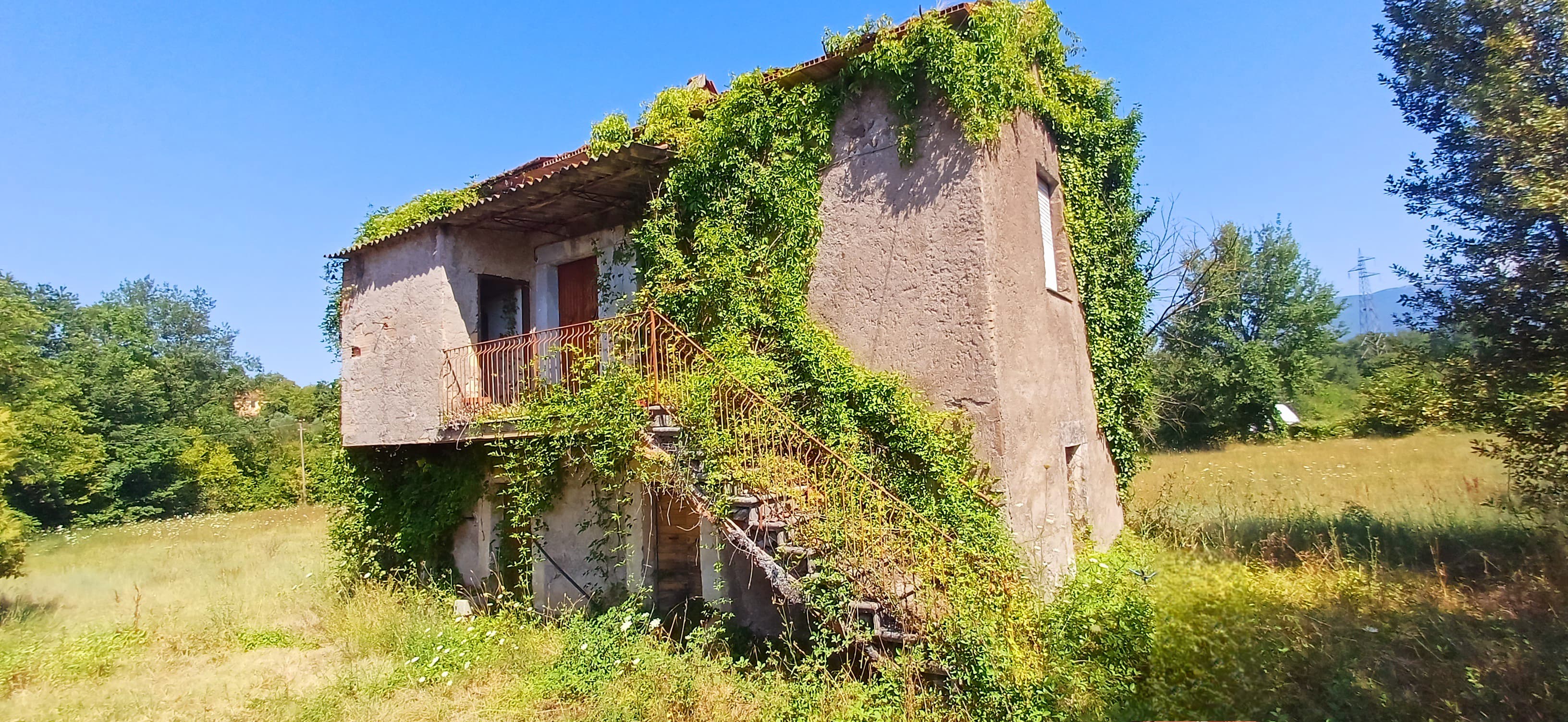 CASALE RUSTICO CON TERRENO