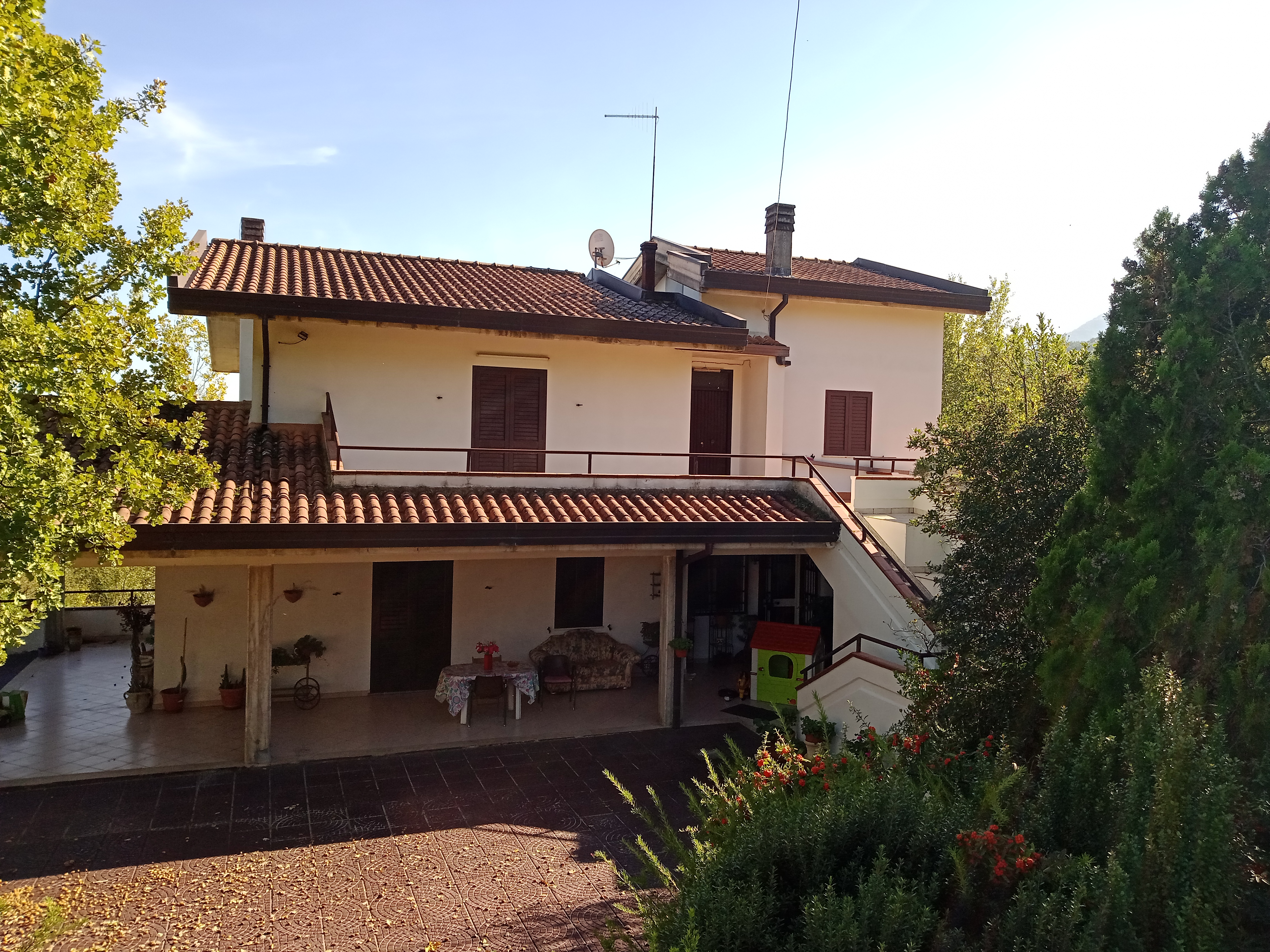 Villa in Vendita a Morolo (Via Di Varico)