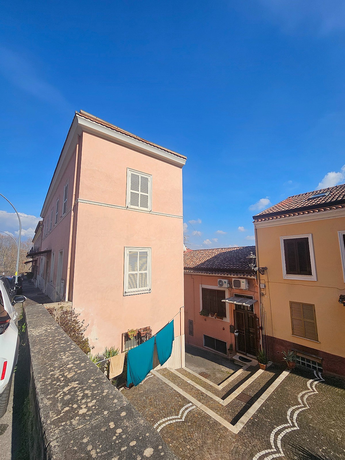 Delizioso Loft su Due Livelli con Balcone nel Centro Storico di Frosinone.